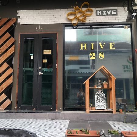 Hive 28 Aparthotel Bangkok Exterior photo