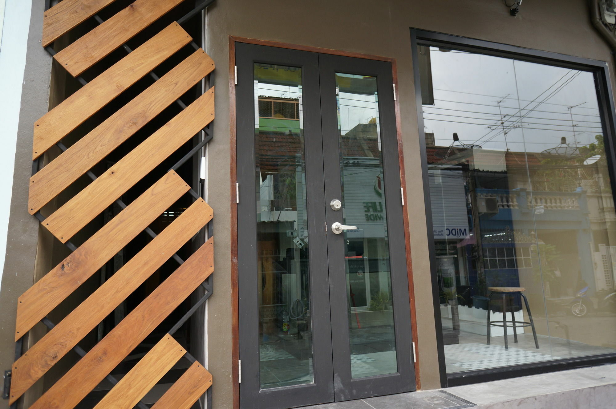 Hive 28 Aparthotel Bangkok Exterior photo